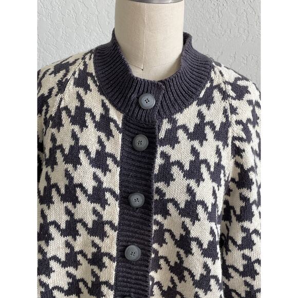 Vintage Gray & Cream Houndstooth Cardigan Sweater – Cozy Streetwear Style - Picture 3 of 6